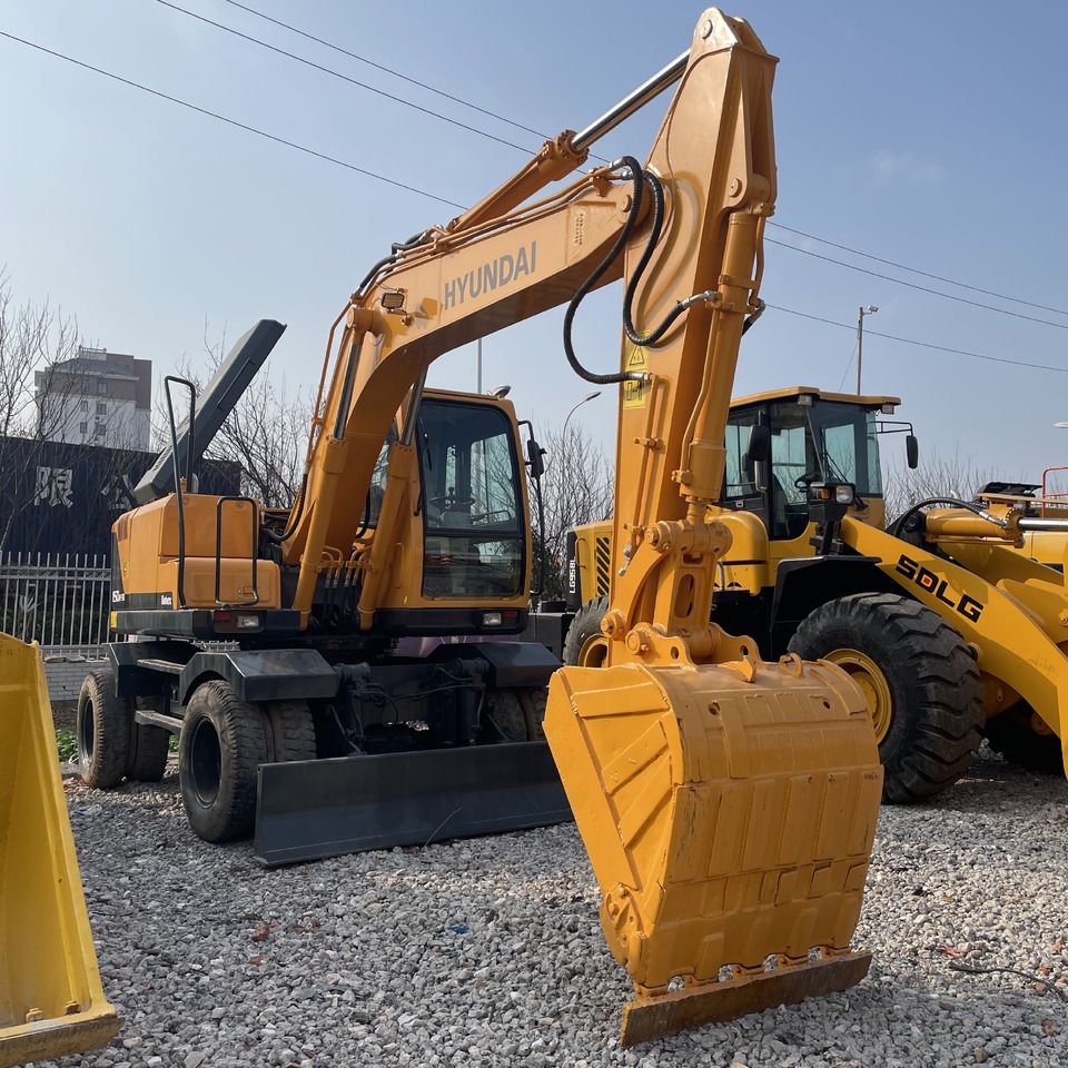 2022 Hyundai R150W-9S wheel excavator, front three-quarter view 2022 Hyundai R150W-9S wheel excavator, front three-quarter view