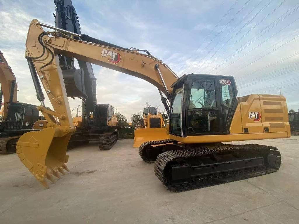 2025 Caterpillar 320GC crawler excavator, side view 2025 Caterpillar 320GC crawler excavator, side view
