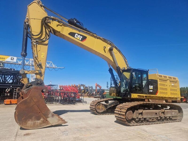 2019 Caterpillar 374F L crawler excavator, side view 2019 Caterpillar 374F L crawler excavator, side view