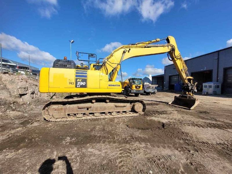 2018 Komatsu PC290LC-11 crawler excavator side view 2018 Komatsu PC290LC-11 crawler excavator side view