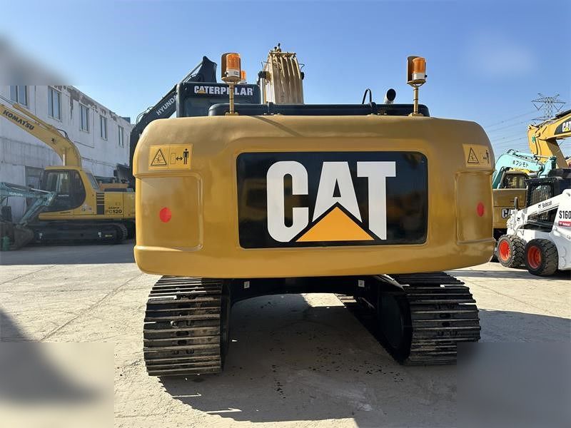 2020 Caterpillar 320D crawler excavator rear view 2020 Caterpillar 320D crawler excavator rear view