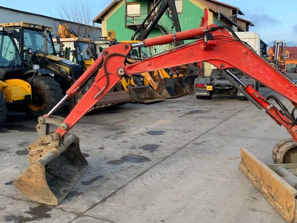 2011 Wacker Neuson 28Z3RD mini excavator side view of boom and bucket