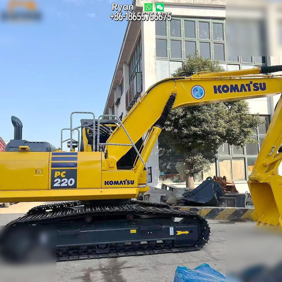 Excavatrice sur chenilles Komatsu PC220-8 de 2020, vue de profil