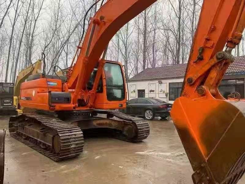 2023 Doosan DX300LC crawler excavator, side view 2023 Doosan DX300LC crawler excavator, side view