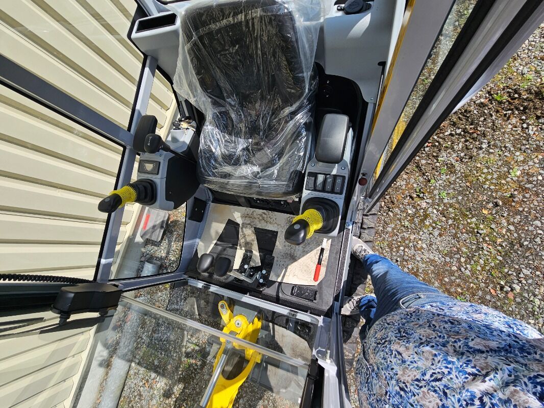 2023 Wacker Neuson ET16 mini excavator interior view 2023 Wacker Neuson ET16 mini excavator interior view