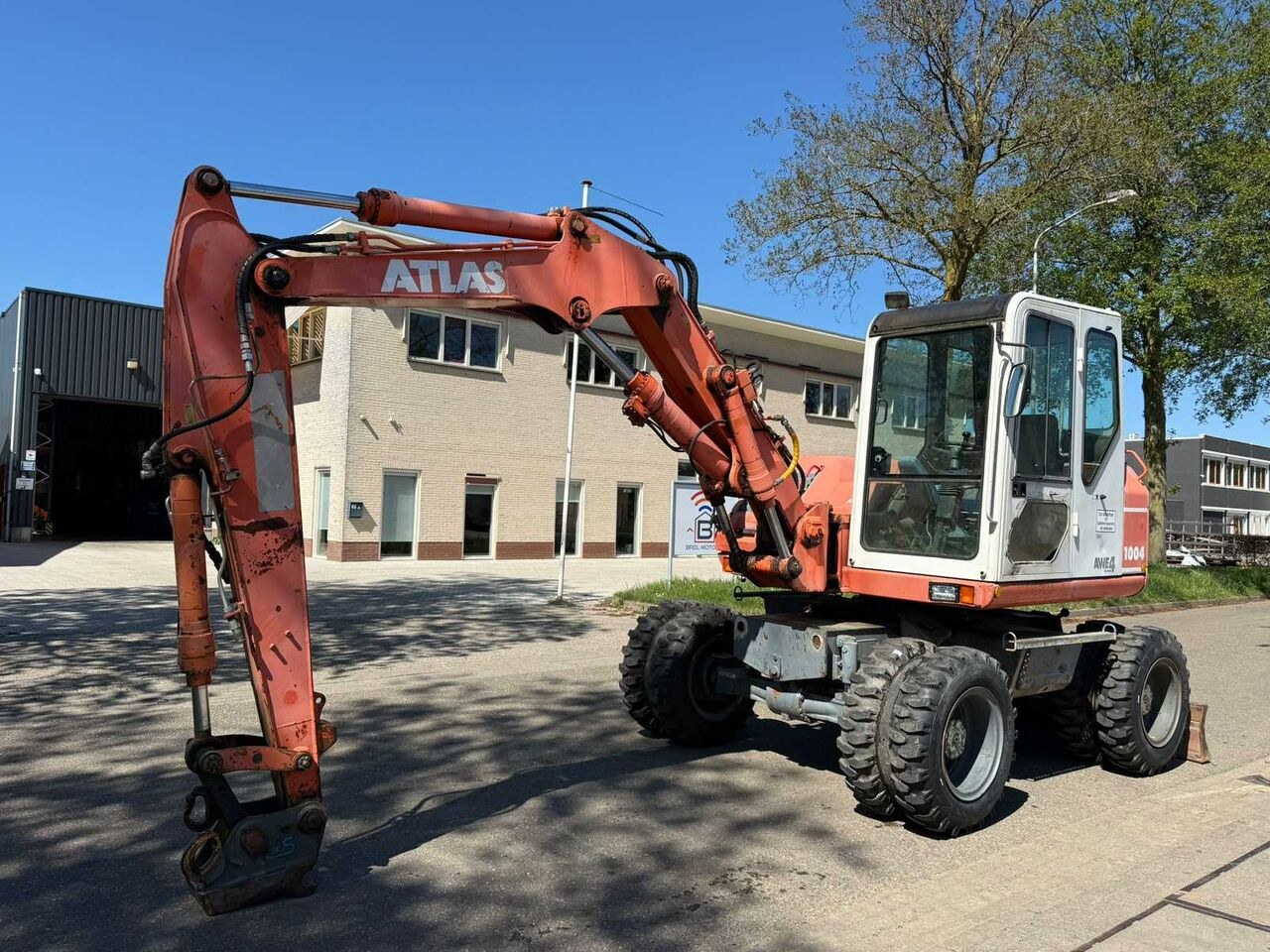 2001 Atlas 1004 M wheel excavator side view 2001 Atlas 1004 M wheel excavator side view