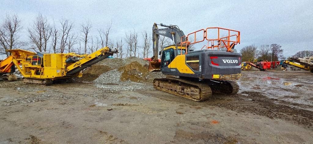 2018 Volvo EC300EL crawler excavator rear three-quarter view 2018 Volvo EC300EL crawler excavator rear three-quarter view