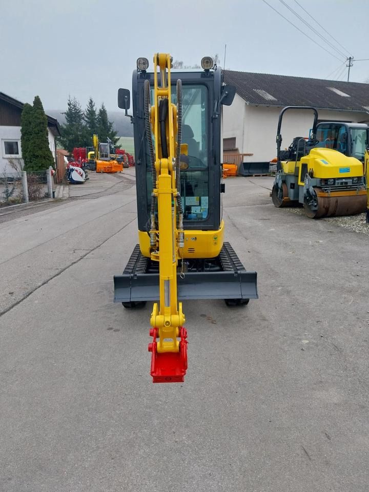 2019 Komatsu PC16 mini excavator, front view 2019 Komatsu PC16 mini excavator, front view