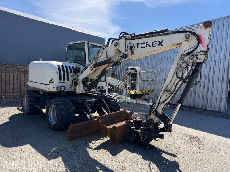 2009 Terex TW85 wheeled excavator side view