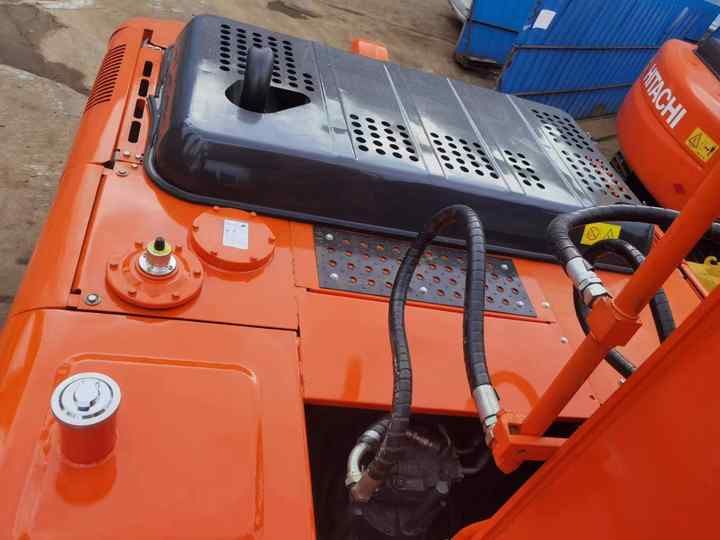 2020 Hitachi ZX200-3G crawler excavator engine compartment view 2020 Hitachi ZX200-3G crawler excavator engine compartment view