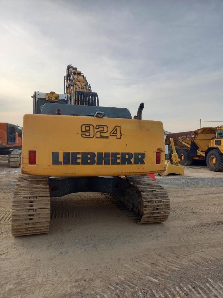 2007 Liebherr 924 crawler excavator rear view