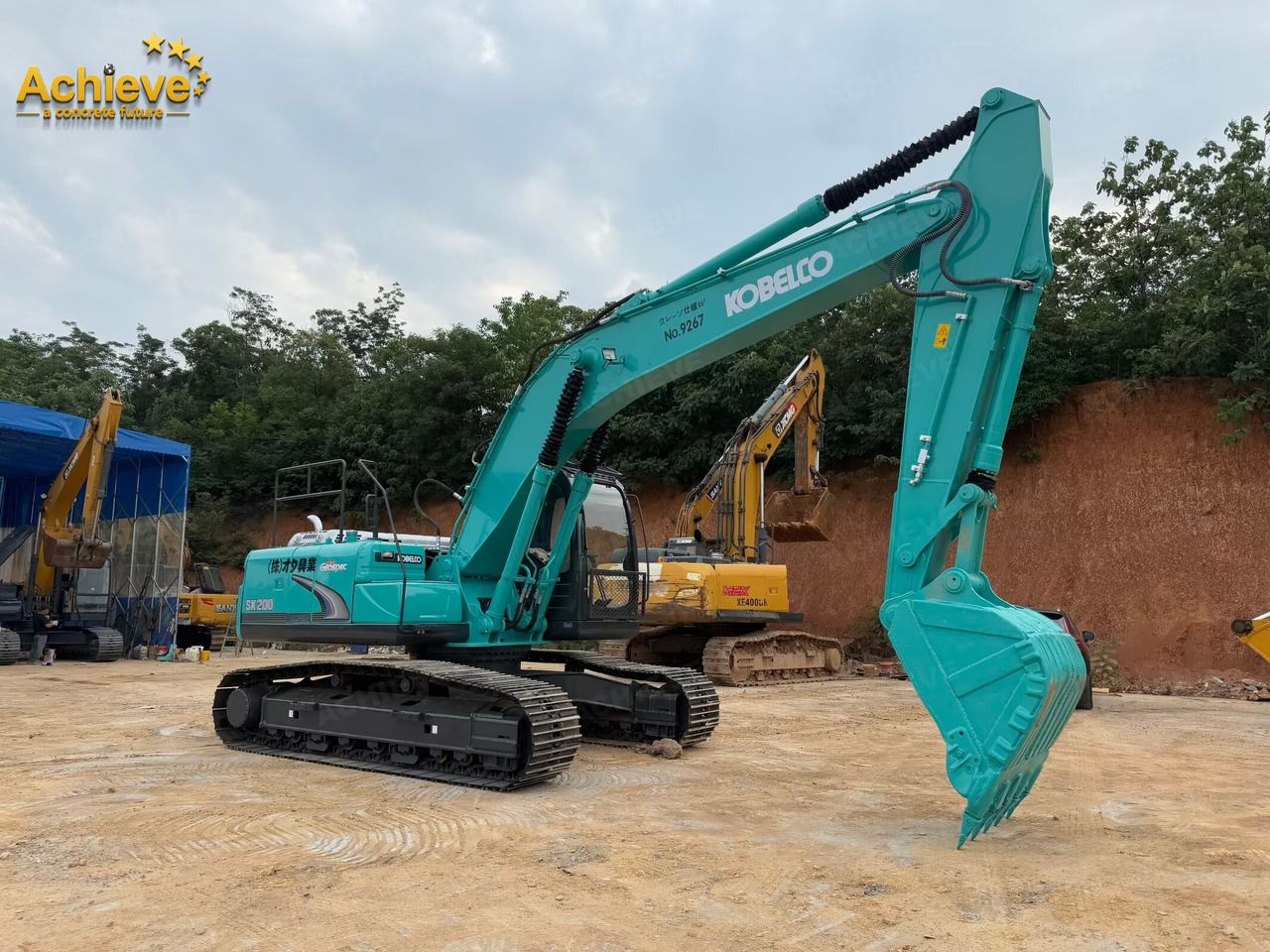 Kobelco SK200 crawler excavator, side view Kobelco SK200 crawler excavator, side view
