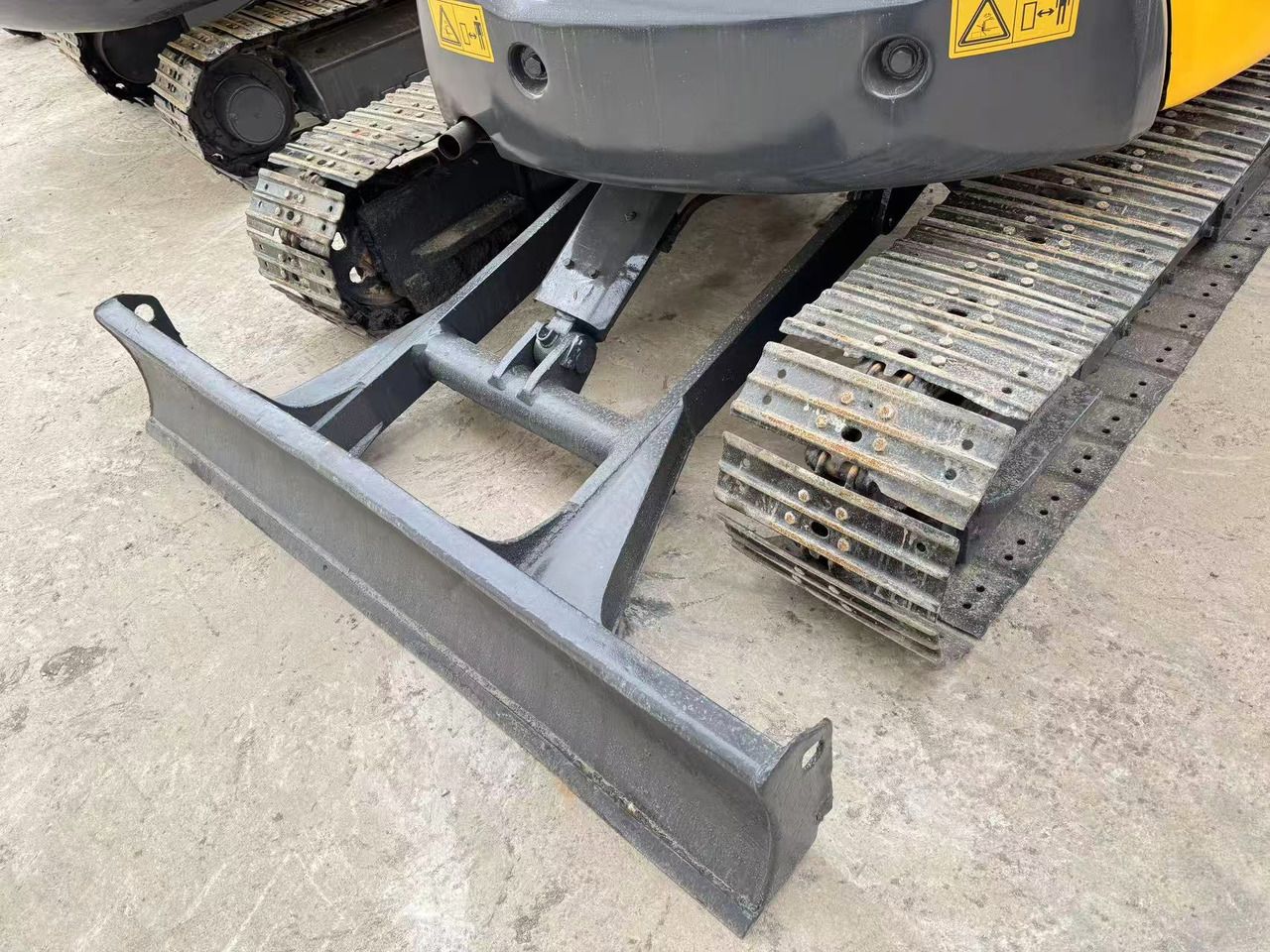 2018 Komatsu PC-55MR mini excavator back blade view 2018 Komatsu PC-55MR mini excavator back blade view