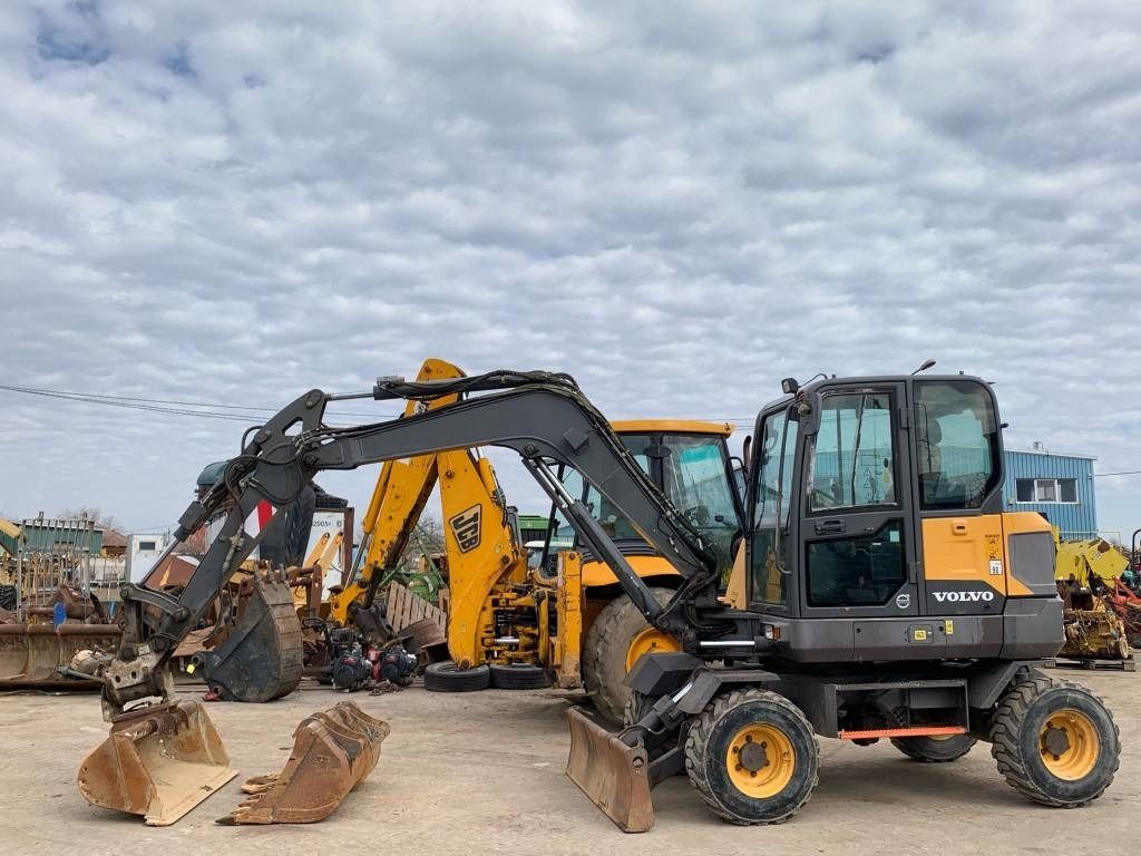2017 Volvo EW60E wheel excavator, side profile view 2017 Volvo EW60E wheel excavator, side profile view