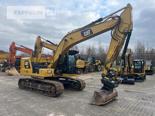 2018 Caterpillar 320-07A crawler excavator, side view 2018 Caterpillar 320-07A crawler excavator, side view