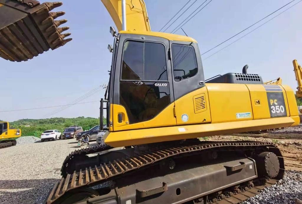 2024 Komatsu PC350-7 crawler excavator, side profile view 2024 Komatsu PC350-7 crawler excavator, side profile view