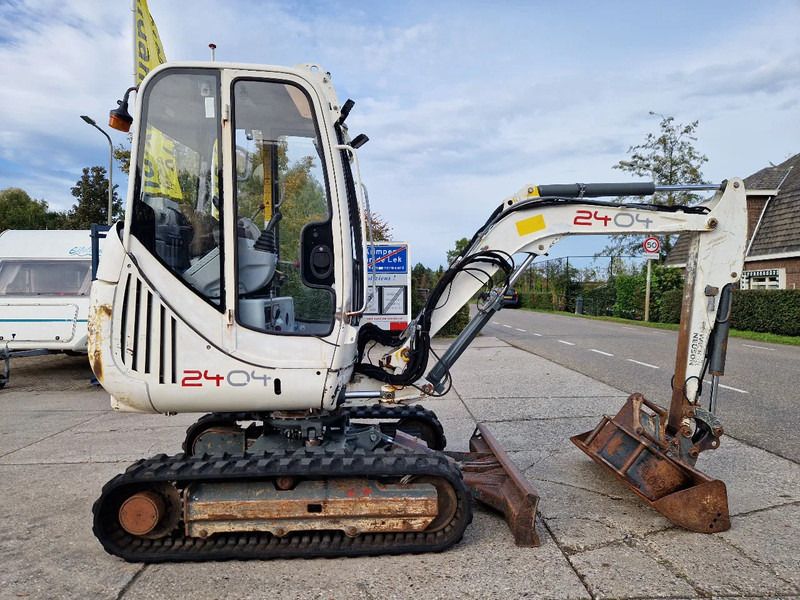 2011 Wacker Neuson 2404RD mini excavator side view 2011 Wacker Neuson 2404RD mini excavator side view