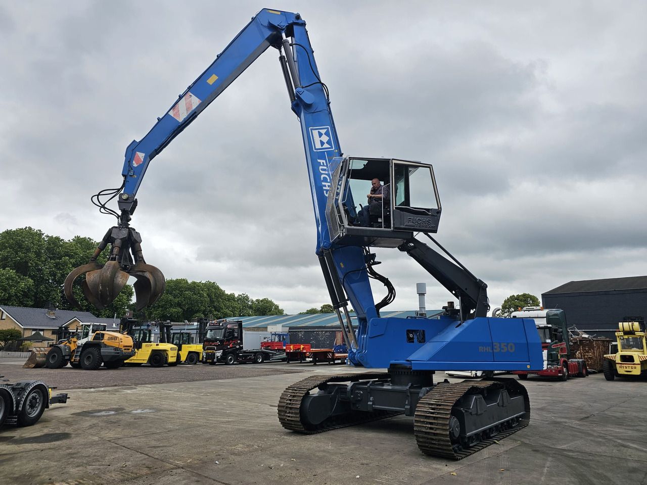 2003 Fuchs RHL 350 material handler, side view 2003 Fuchs RHL 350 material handler, side view