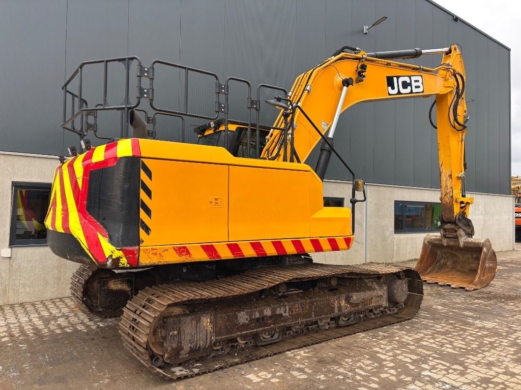 2018 JCB 220X crawler excavator, rear three-quarter view 2018 JCB 220X crawler excavator, rear three-quarter view