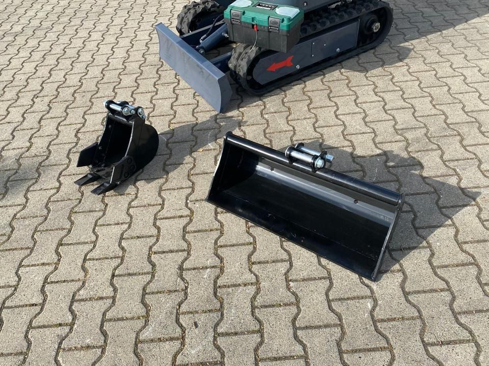 Berger Kraus BK1250JS mini excavator with bucket attachments Berger Kraus BK1250JS mini excavator with bucket attachments