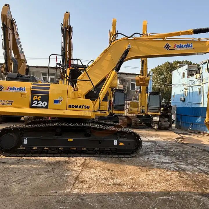 2014 Komatsu PC220 crawler excavator, side view 2014 Komatsu PC220 crawler excavator, side view