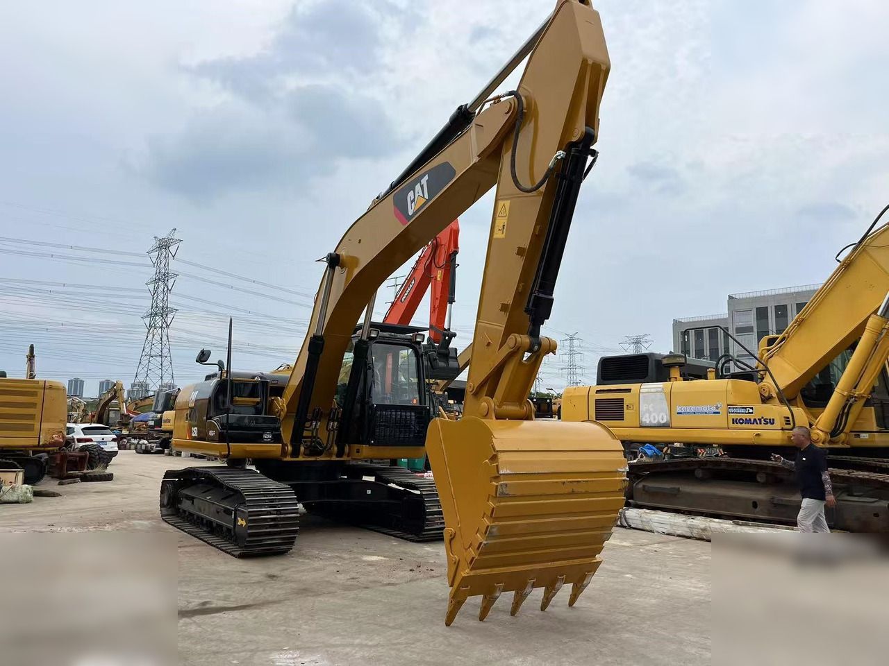 2022 Caterpillar 325D crawler excavator, front three-quarter view 2022 Caterpillar 325D crawler excavator, front three-quarter view