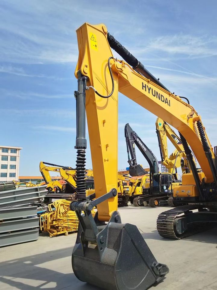 2023 Hyundai R220LC-9S crawler excavator boom and bucket view