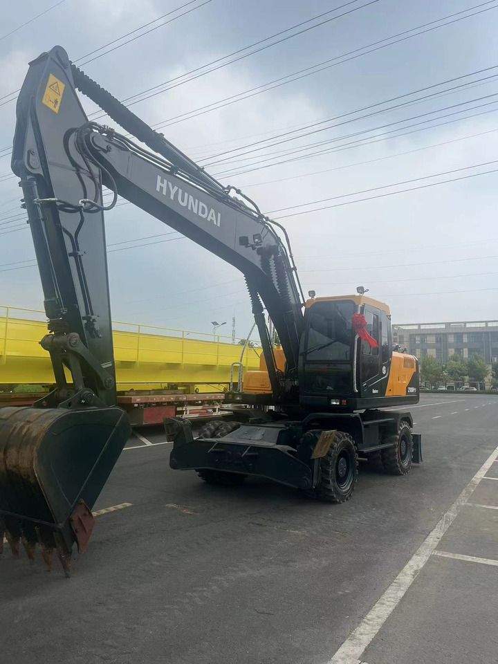 2023 Hyundai R210W wheel excavator, front three-quarter view