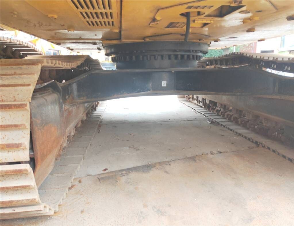 2016 Caterpillar 329D crawler excavator undercarriage view 2016 Caterpillar 329D crawler excavator undercarriage view