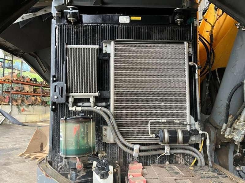2015 Liebherr R926COMPACT LC crawler excavator engine compartment view 2015 Liebherr R926COMPACT LC crawler excavator engine compartment view