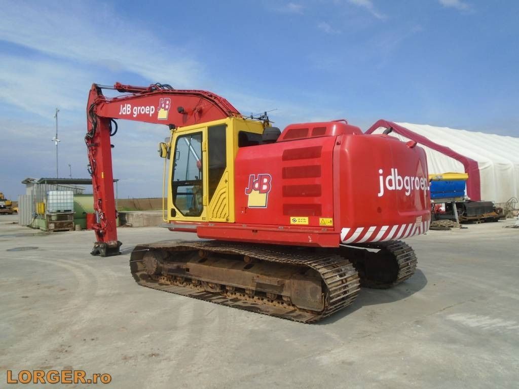 2013 Caterpillar 320EL crawler excavator, rear three-quarter view 2013 Caterpillar 320EL crawler excavator, rear three-quarter view