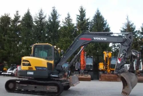2015 Volvo ECR88D crawler excavator, side view