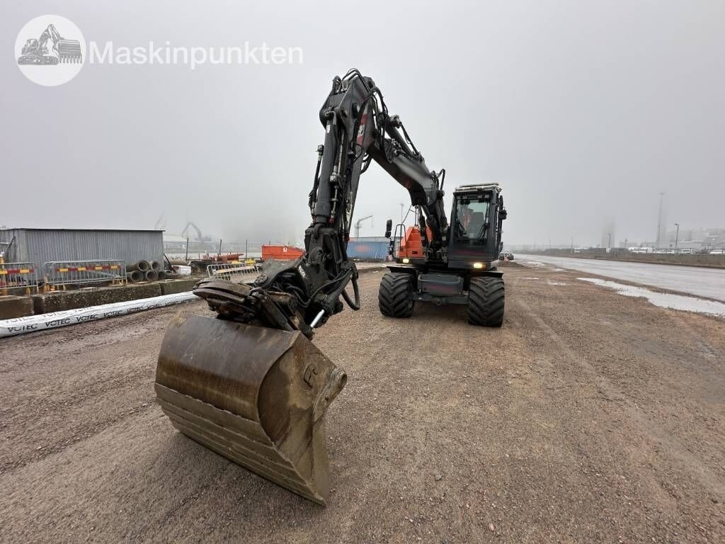 2019 Atlas 160W Swedish Edition wheel excavator, front three-quarter view