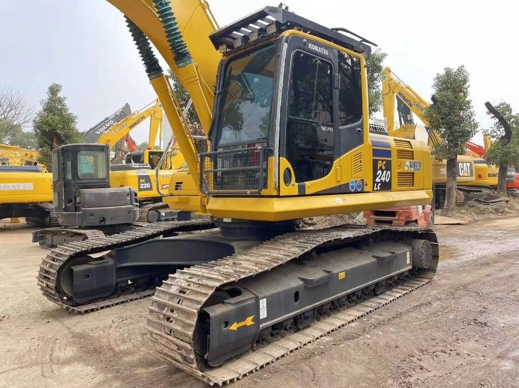 2023 Komatsu PC240-8 crawler excavator, side view 2023 Komatsu PC240-8 crawler excavator, side view