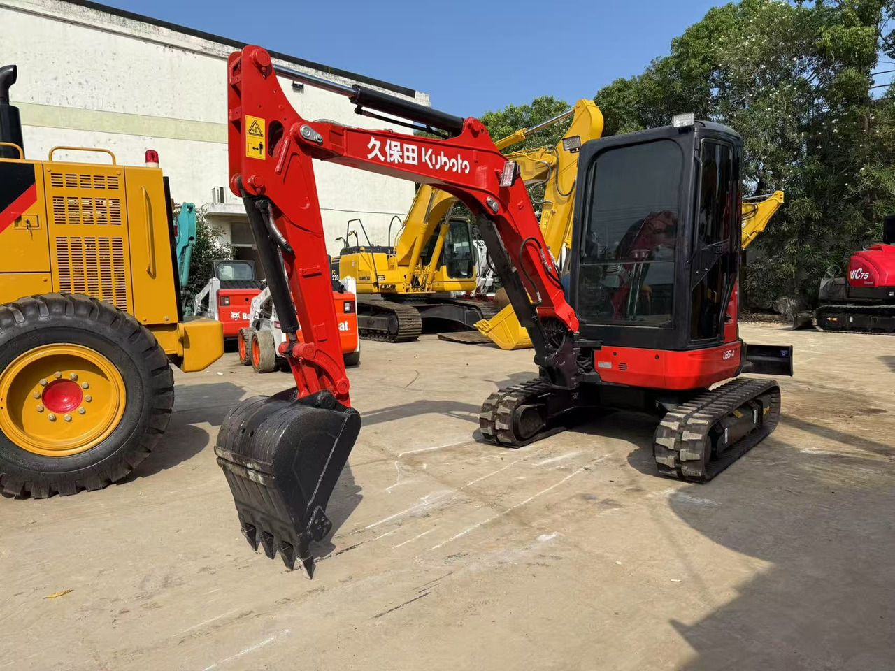 2018 Kubota U35-4 mini excavator, front three-quarter view