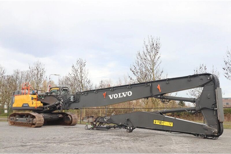 2021 Volvo EC480EHR crawler excavator side view 2021 Volvo EC480EHR crawler excavator side view