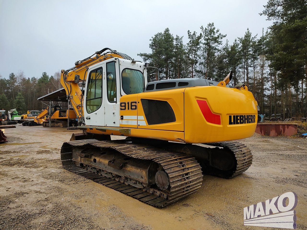 2011 Liebherr R916 LC crawler excavator, rear three-quarter view 2011 Liebherr R916 LC crawler excavator, rear three-quarter view