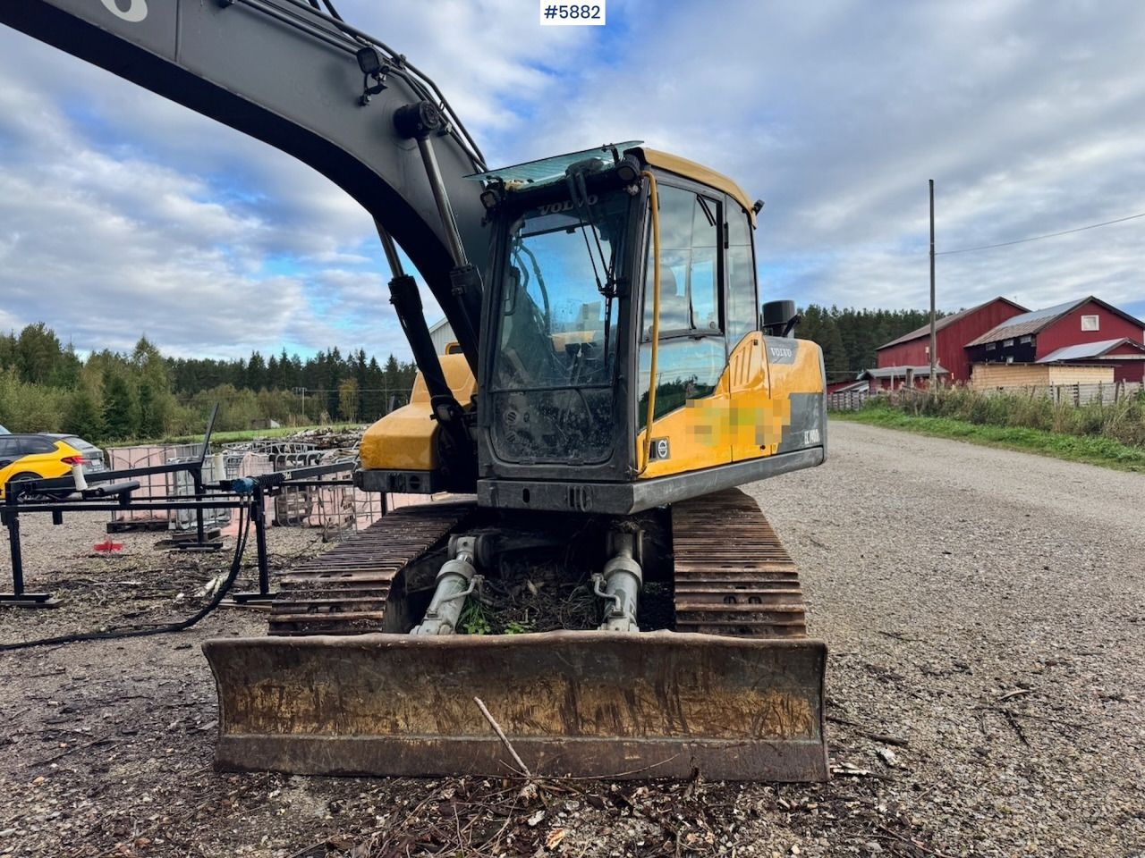2013 Volvo EC140DL crawler excavator front view 2013 Volvo EC140DL crawler excavator front view