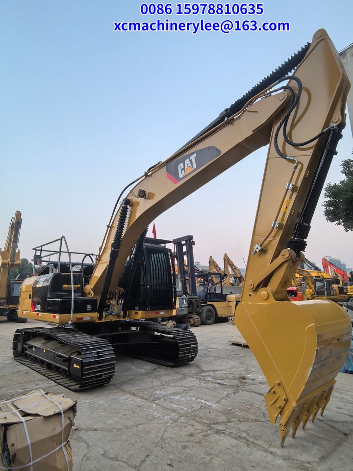 2023 Caterpillar 320D2 paletli ekskavatör, yan görünüm 2023 Caterpillar 320D2 paletli ekskavatör, yan görünüm