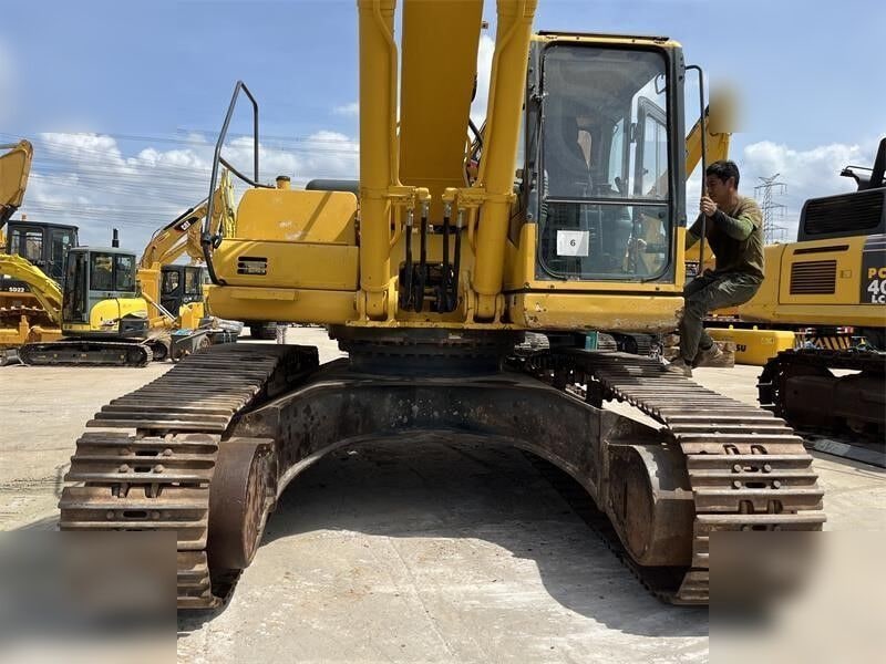 2024 Komatsu PC400-8 crawler excavator, front view 2024 Komatsu PC400-8 crawler excavator, front view