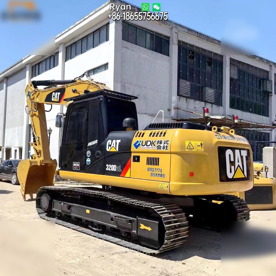 Escavadora de rastos Caterpillar 320D2L de 2022, vista traseira a três quartos