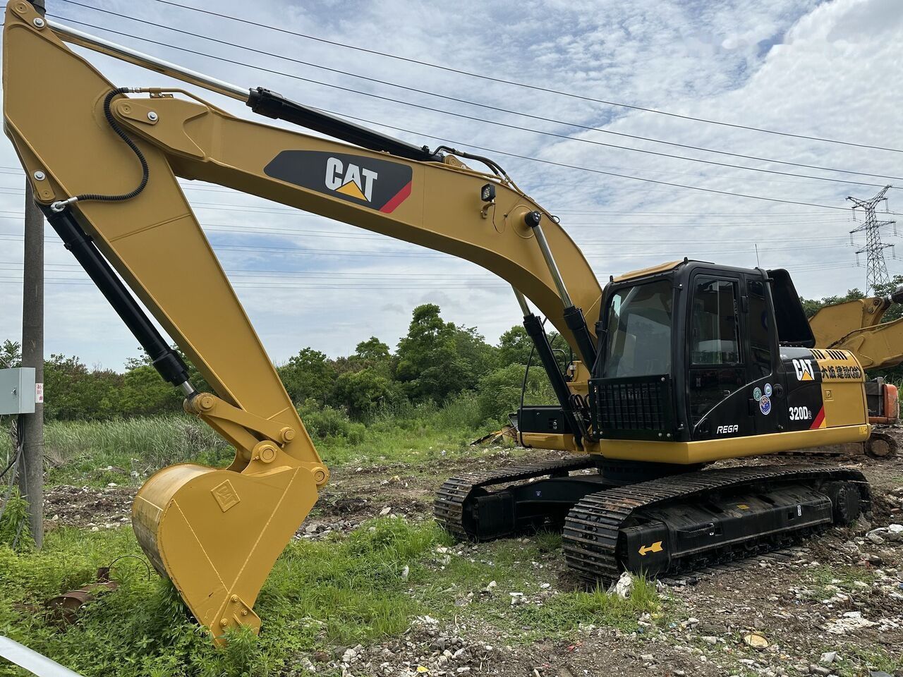 Gąsienicowa koparka Caterpillar 320D2 z 2021 r., widok z boku Gąsienicowa koparka Caterpillar 320D2 z 2021 r., widok z boku