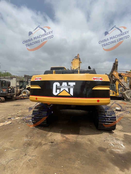 2016 Caterpillar 325BL crawler excavator, rear view 2016 Caterpillar 325BL crawler excavator, rear view