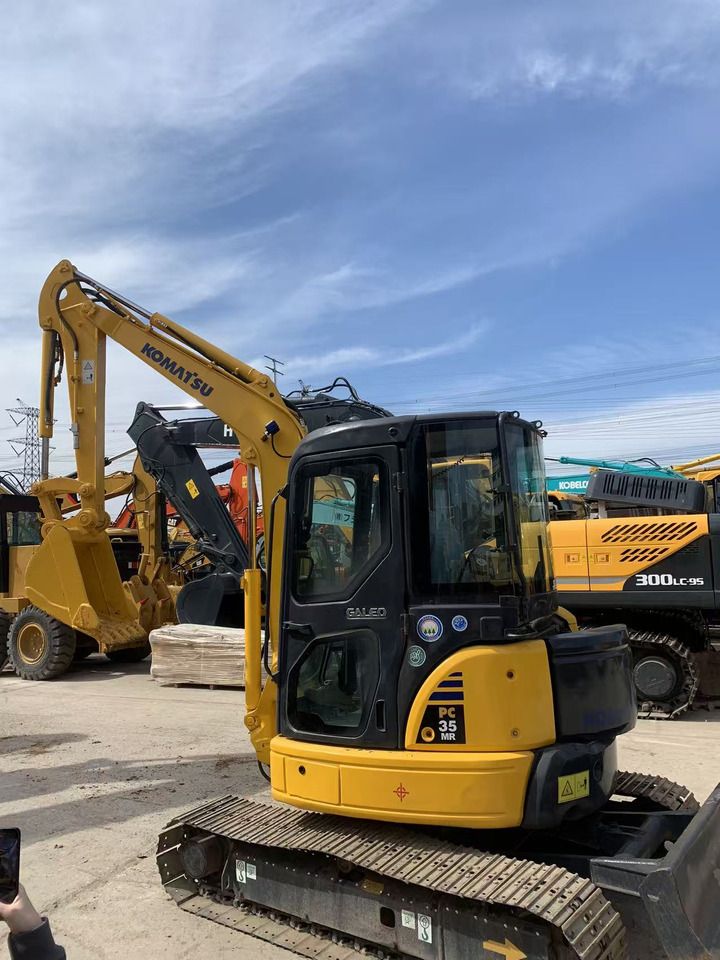 2022 Komatsu PC35MR mini excavator, side view 2022 Komatsu PC35MR mini excavator, side view