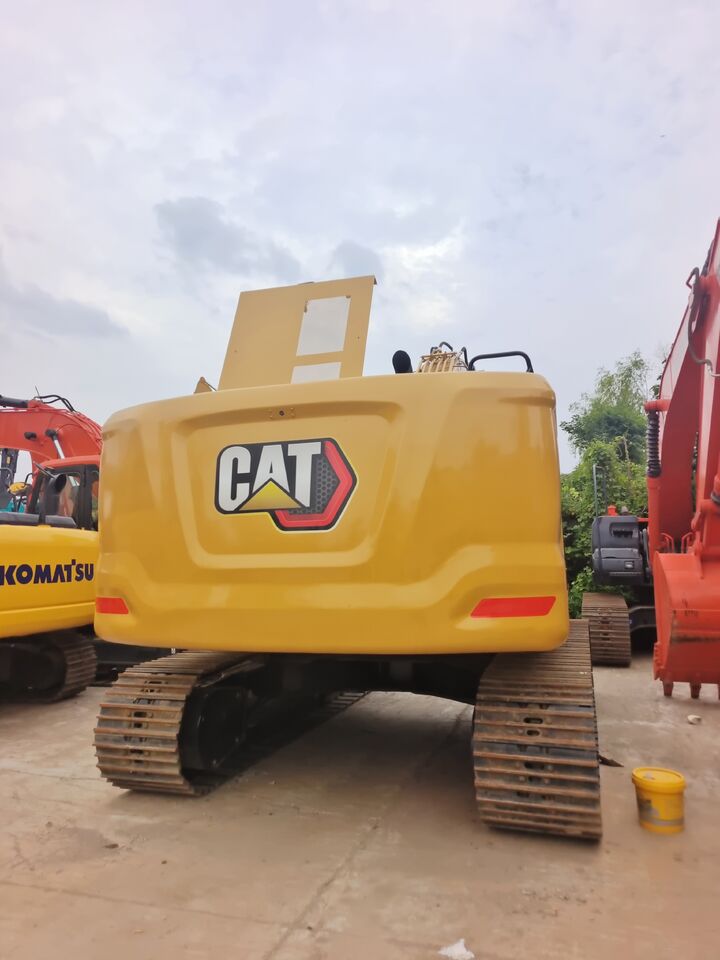 2025 Caterpillar 323 crawler excavator rear view 2025 Caterpillar 323 crawler excavator rear view