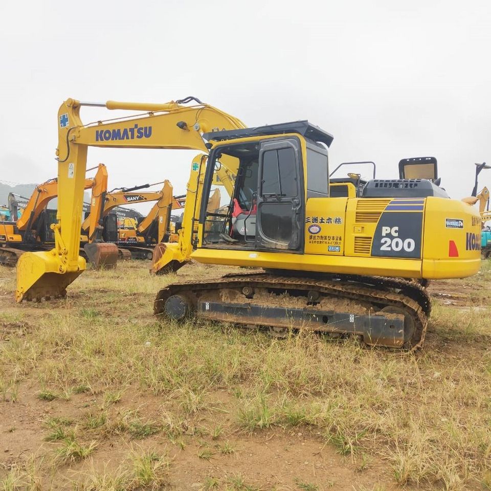 Pelle sur chenilles Komatsu PC200-8 2024, vue latérale Pelle sur chenilles Komatsu PC200-8 2024, vue latérale