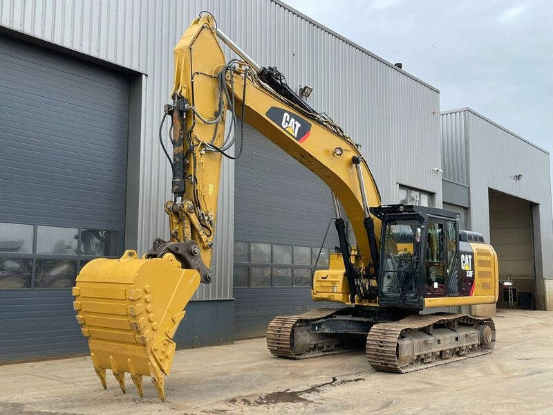 2017 Caterpillar 330F LN crawler excavator, side profile view 2017 Caterpillar 330F LN crawler excavator, side profile view