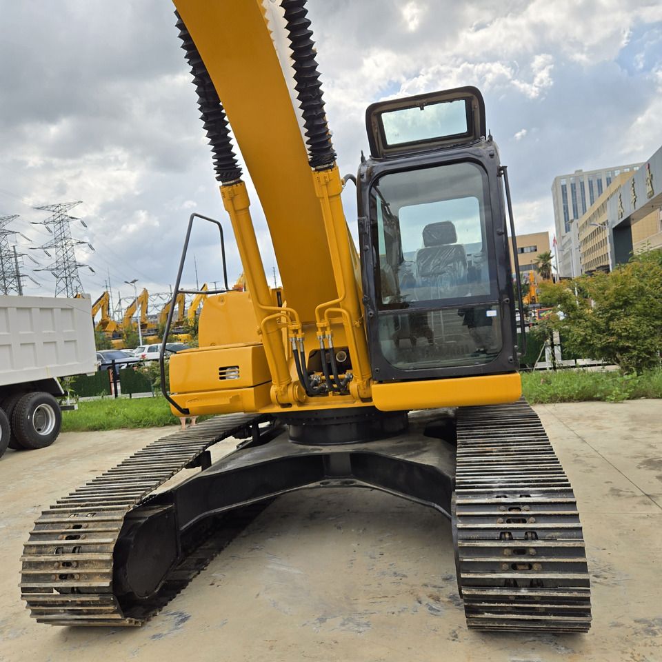 2020 LiuGong 925D crawler excavator, front view 2020 LiuGong 925D crawler excavator, front view