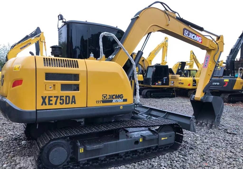 2023 XCMG XE75DA mini excavator, rear three-quarter view 2023 XCMG XE75DA mini excavator, rear three-quarter view