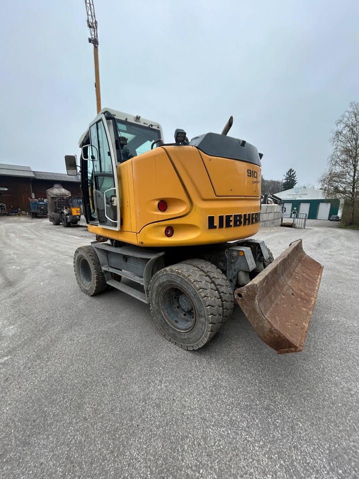 2018 Liebherr A910 Compact Litronic wheel excavator, rear three-quarter view